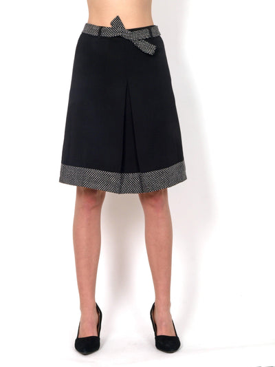 Black skirt A cut above knee length